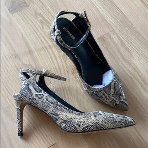 New snakeskin pumps size 9
